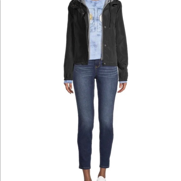 Womens No Boundaries Screen Print Tie Dye Short Top  Size L 11-13Juniors New - Picture 2 of 7